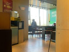 -麦当劳(展览路店)
