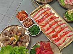 -围炉肉舍•炭烤活鳗•丹东海鲜烤肉(步行街店)