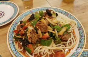 Ili Guoyou Rou Banmian (Stir-fried Meat with Noodles)