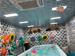 -蓝鲸奇亲子游泳俱乐部