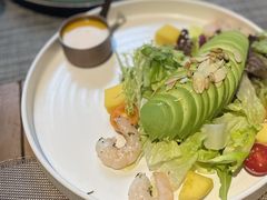 牛油果鲜虾沙拉-喜洲吧·江畔老船厂·庭院餐厅(喜临院店)