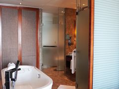 -三亚湾海居铂尔曼度假酒店