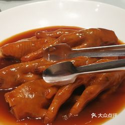 飯店有套餐,整體下來也不貴,人均200左右吧.