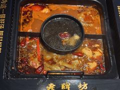 -老牌坊云南鱼豆花火锅(哈西万达店)