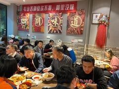 -爆炸头阿姨小四川正宗川味小吃(无任何分店)