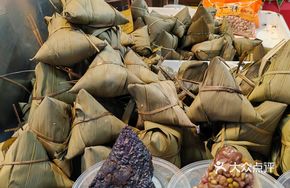 Black Rice Lotus Leaf Zongzi with Red Date
