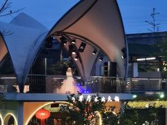 -茅草房·河畔园林火锅