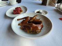 玻璃皮润烧乳鸽皇-富力丽思卡尔顿酒店·丽轩中餐厅