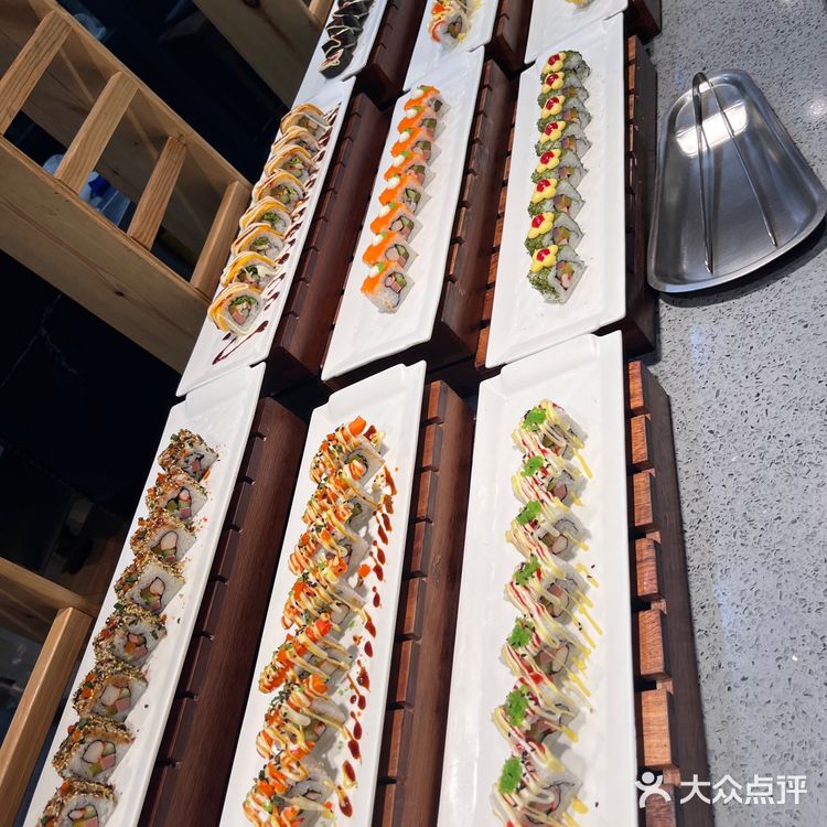 在三林金谊广场四楼,一百多元的自助餐算是很划算了