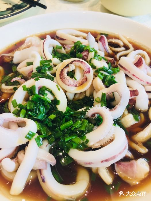 启东海鲜人家(古美店)葱油鲜鱿图片 - 第1张