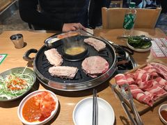 -江南猪肉商会无限续吃(弘大店)