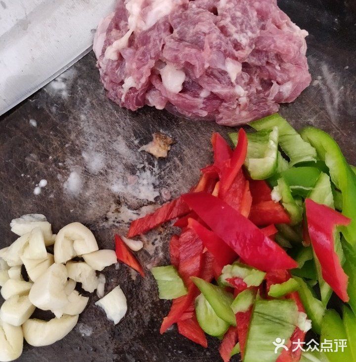 超下饭的蒜苔木耳炒肉就在这里