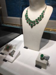 -北京七彩云南翡翠珠宝旗舰店(月坛店)