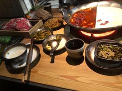 -湊湊火锅·茶憩(杭州湖滨银泰in77店)
