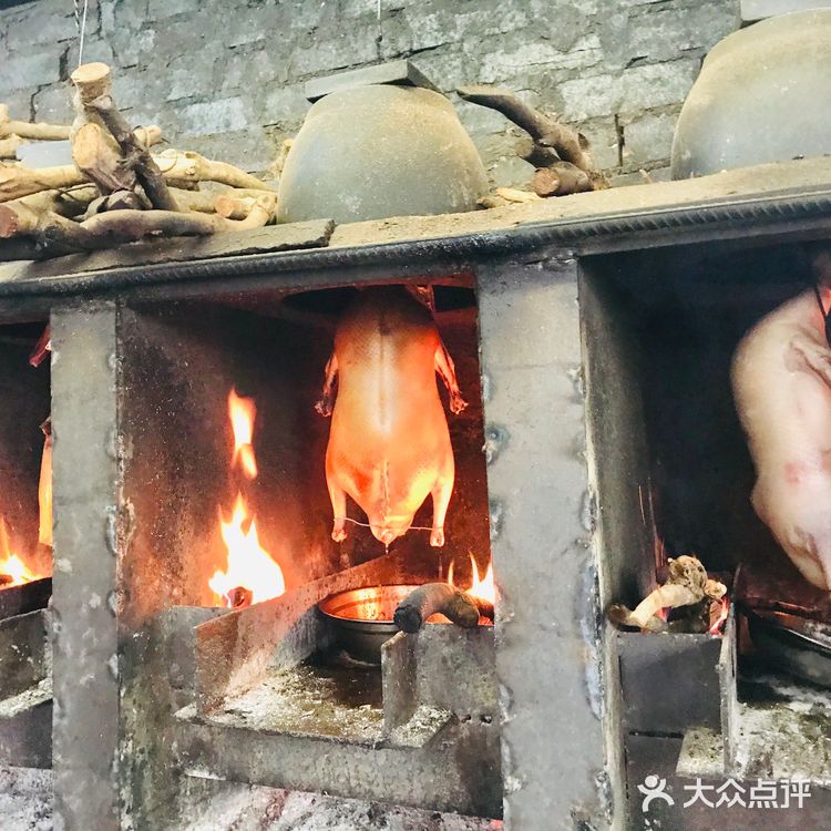 这就是远近闻名的“聚香园