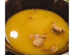 浓厚原只鸡煲花胶汤-鲜入围煮花胶鸡海鲜火锅