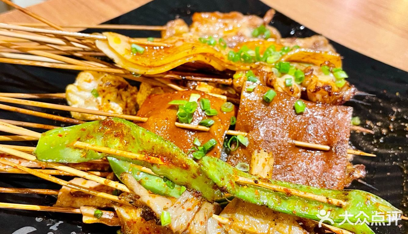 现在越来越难遇到好吃的烧烤，这家算是值得跑一趟的