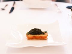 有机蛋黄吐司鱼子酱和香草-Jean Georges