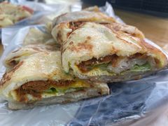 芝士肉松蛋饼-芳林早餐