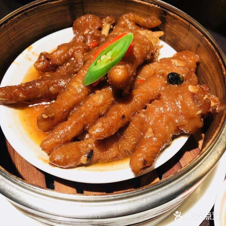 鸡爪吃起来也比较糯的，吃火锅太多了