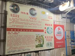 大堂-华哥新鲜猪精品美食