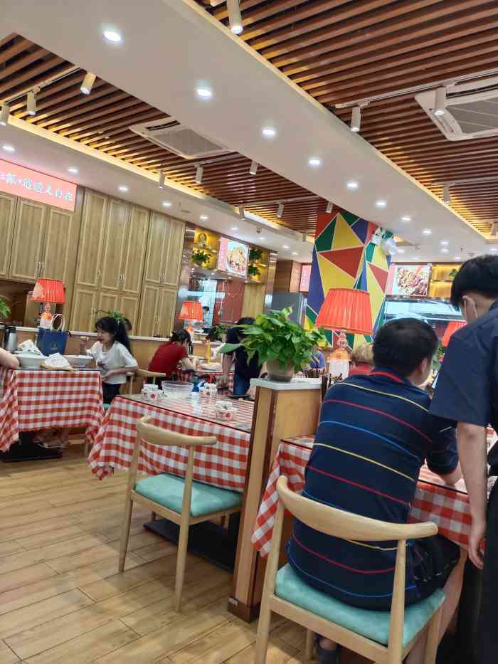 张郎西北王(汉街万达店)-"逛完街想找个店随便吃一下,刚好遇到了这家.