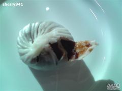 我把豆沙包撕了一个口，看看皮多薄！-鼎泰丰(当代商城店)