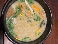 -银米·云南传统过桥米线(双廊黑金冠店)