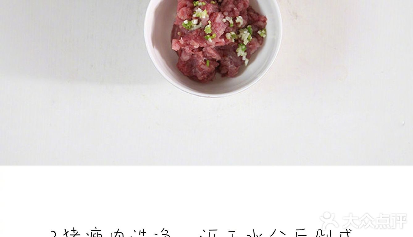 土豆500g，猪肉馅500g，洋葱1个，鸡蛋1个