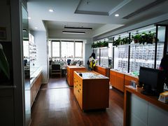 -视野联行眼镜•蔡司•依视路(温江店)