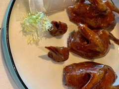 玻璃皮润烧乳鸽王-富力丽思卡尔顿酒店·丽轩中餐厅
