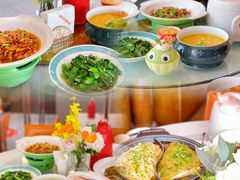 -阿瓦山寨·湘菜现炒·剁椒鱼头王(咸阳总店)