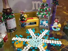 -m豆巧克力世界(上海世茂广场店)