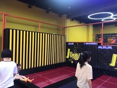 -爱蹦iBOON蹦床运动馆(江汉店)