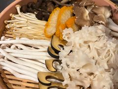 -尚尚仙·酸汤猪手·猪肚鸡火锅(华联万柳购物中心店)