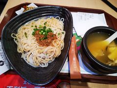 -蒙自源米线大王(东站店)