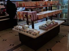 -红宝石·鲜奶小方·海派西点房(南丹店)