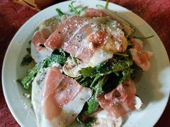 芝麻菜沙拉配风干火腿-羽深肉铺 Steak & Wine
