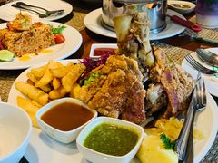 -Chom Cafe and Restaurant