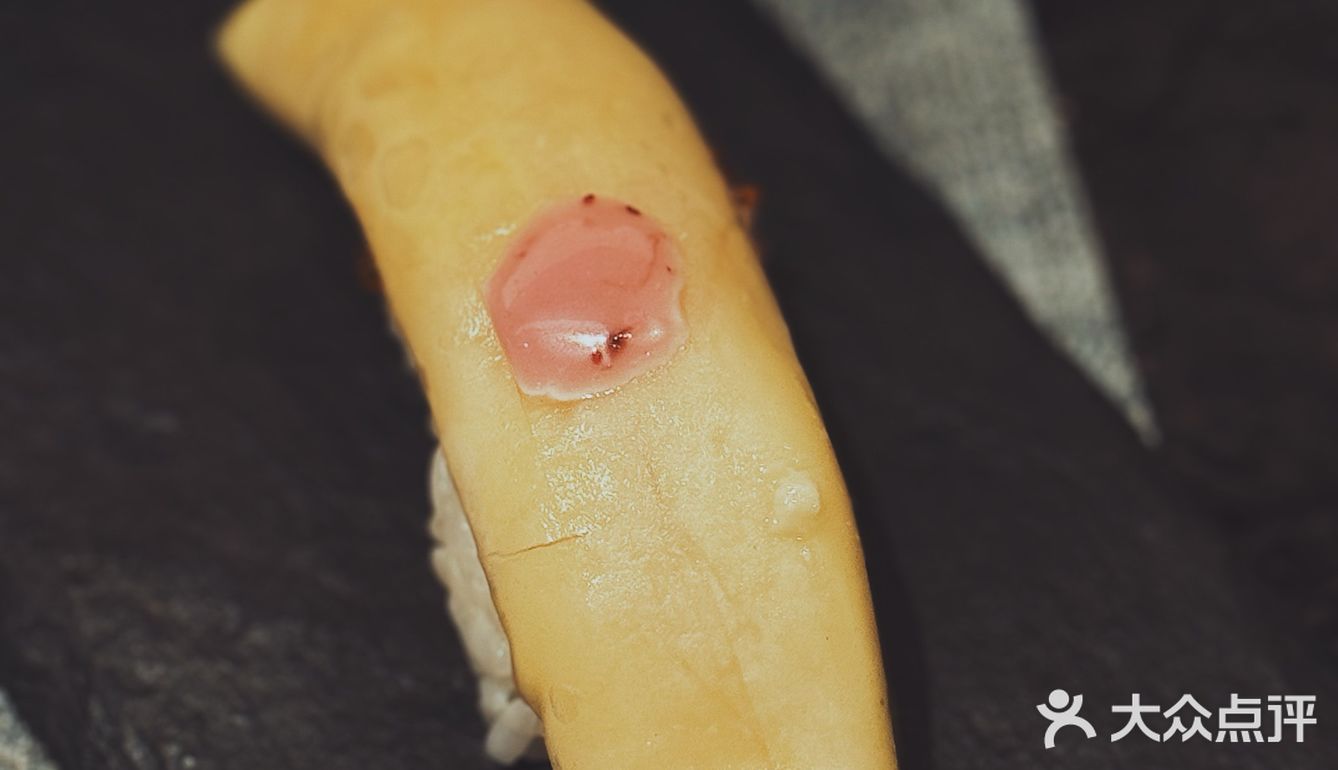 咬一口的寿司幸福