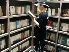 -钟书阁(松江泰晤士小镇店)