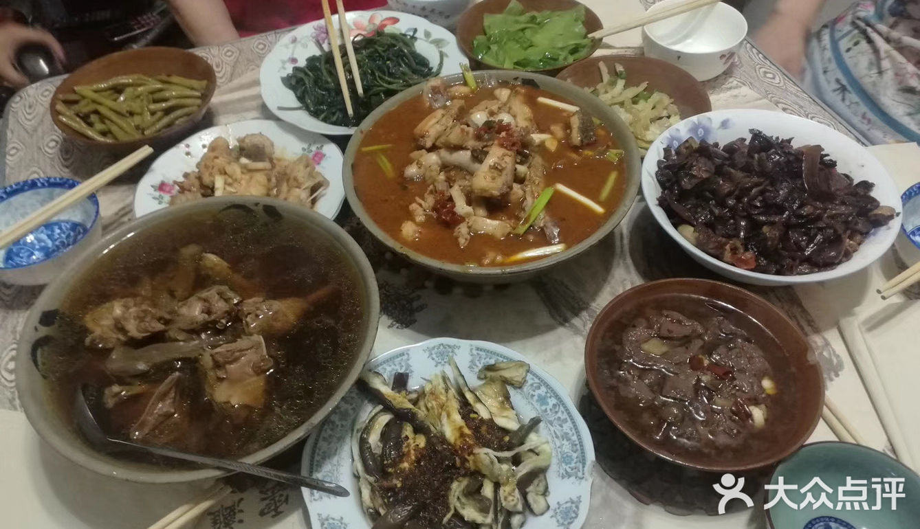 且肉与骨刚好离骨状态，更是恰到好处。难怪每个人