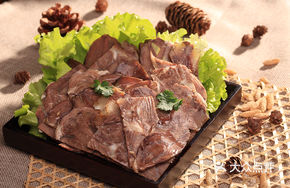 Onion and Beef Shank Salad