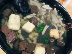 鸭血粉丝汤-百年尹氏汤包(环球美食荟店)