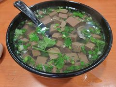 -莱莱小笼·乔艾