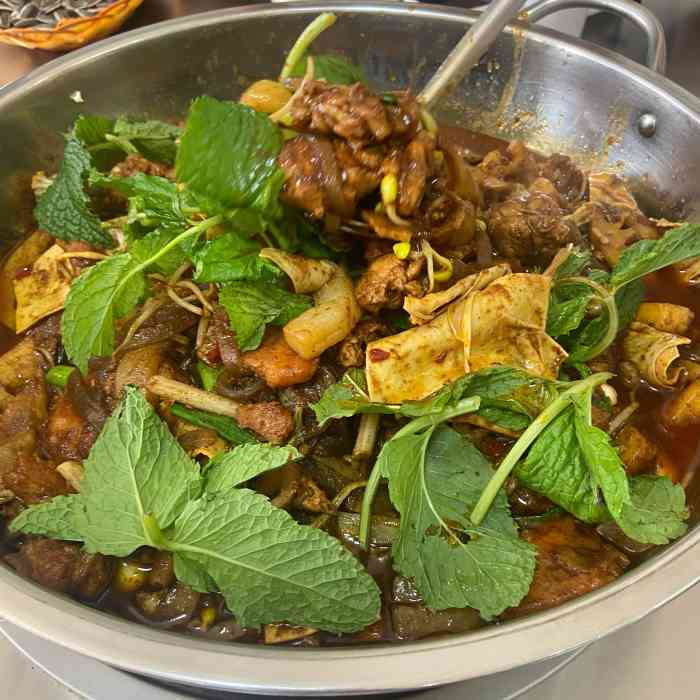 大河埂杂菜鸡-"同事推荐来吃的杂菜鸡门口好多骑机车来吃.