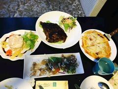 蜜汁考肋排  蕴味综合比萨 金枪鱼什果沙拉-蕴味秘密花园·西式烧烤主题餐厅