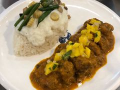 慢煮咖哩牛腩配椰菜花泥白飯-MOO Beef Cafe