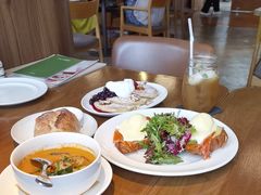 -ROAST coffee & eatery