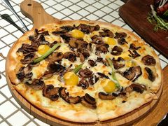 黑松露菌菇披萨-小满Grainkitchen(滨江商业广场店)